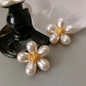 5 Petal Pearl 18K Gold Flower Stud Earring for Women